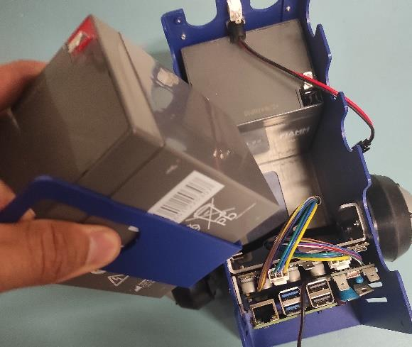 Adding second battery to the robot with battery holder pic 2.