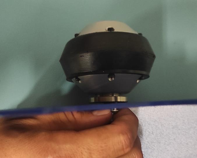 Installing motor wheel on the chasis pic 1