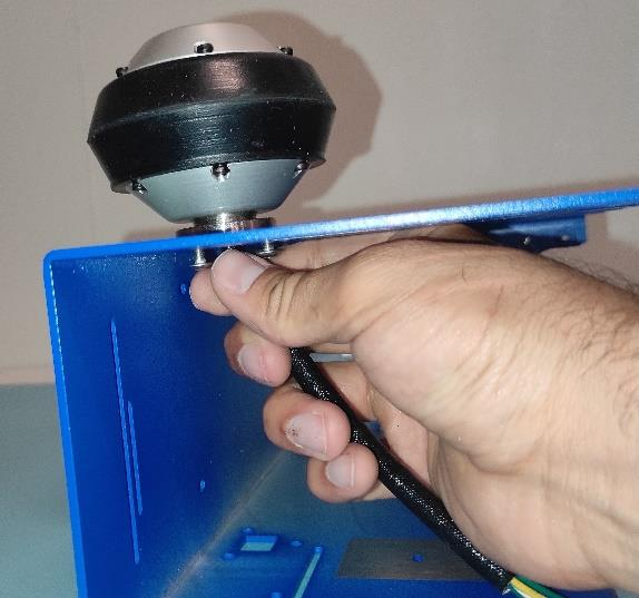 Installing motor wheel on the chasis pic 2